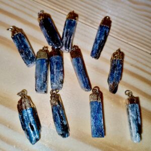 Colgante Cianita azul y negra