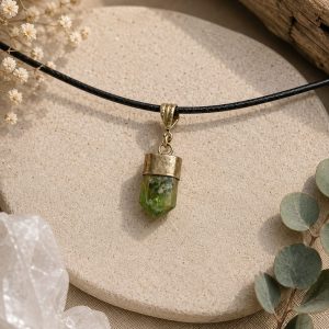 Colgante peridoto o punta de olivino  plata