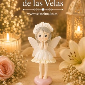 Figura hada sobre corazón