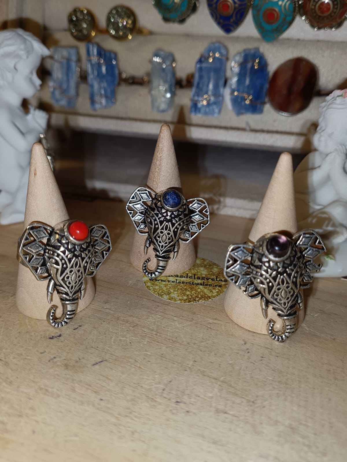Anillo Ganesha con mineral plateado