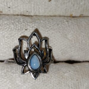 Anillo Flor de loto - Opalina