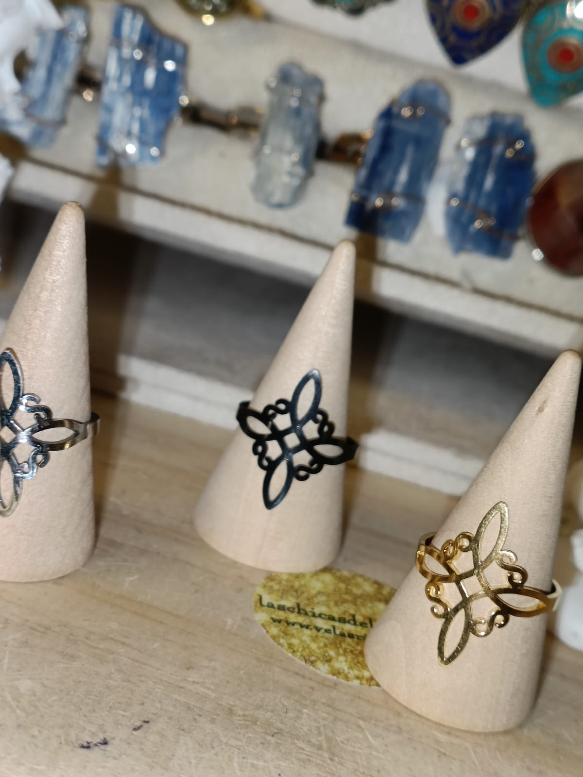 Anillo nudo de bruja negro acero