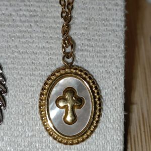 Collar Cruz Nácar