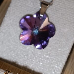 Collar Flor morada cristal