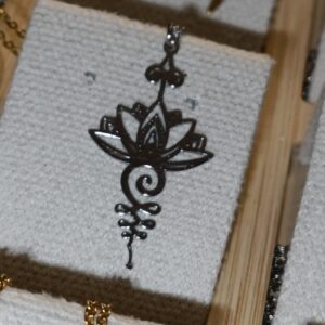 Collar Loto plateado