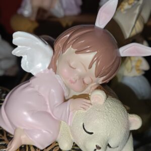 Figura hada durmiendo con perrito