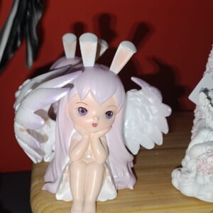 Figura hada sentada
