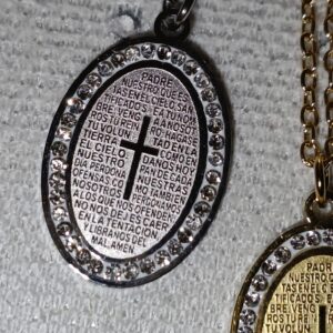 Collar medalla con padre nuestro plateada