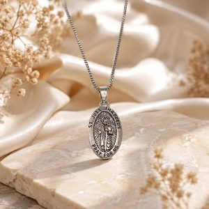 Collar San Judas Tadeo relieve plateada
