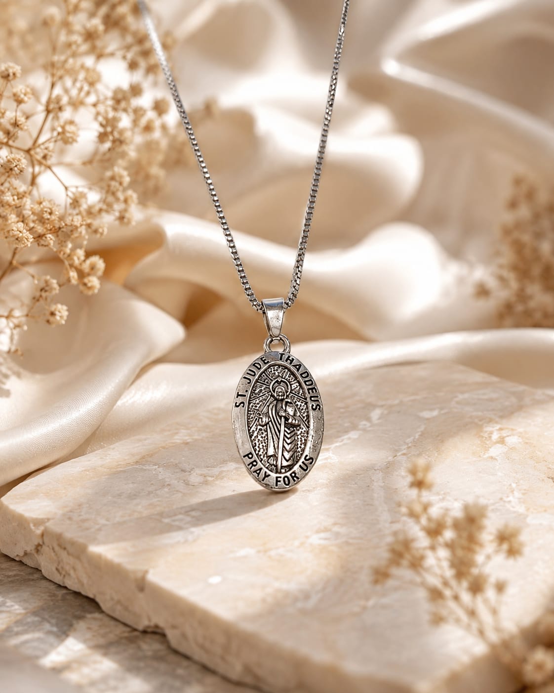 Collar San Judas Tadeo relieve plateada