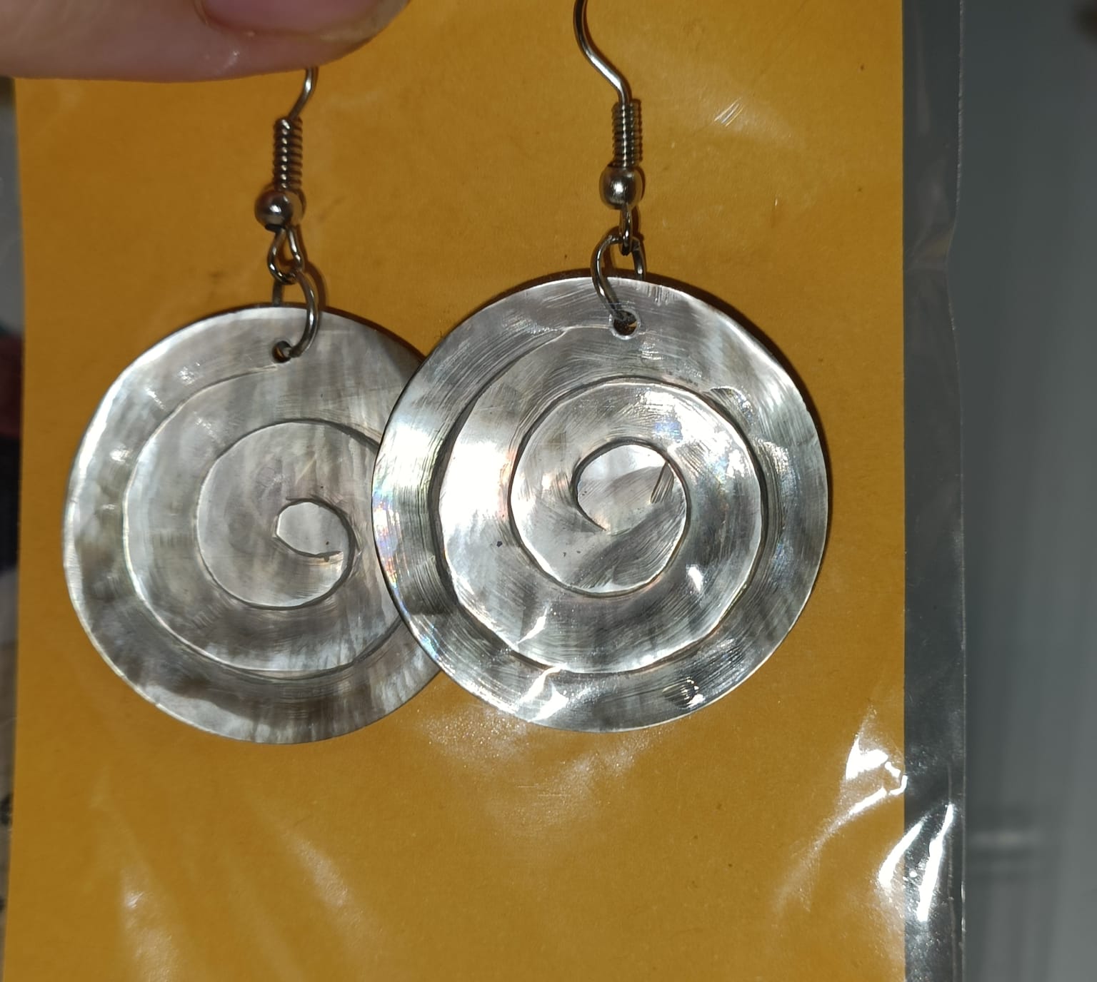 Pendientes nácar redondo oscuro
