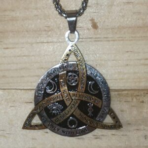 Collar Triqueta con simbología