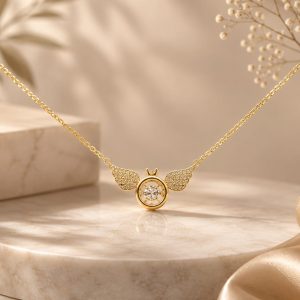Collar con Alas doradas