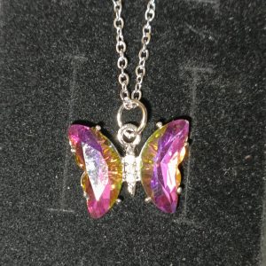 Collar mariposa rosa cadena plateada