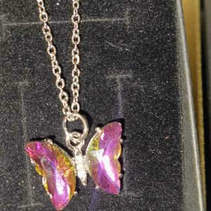 Collar mariposa rosa cadena dorada