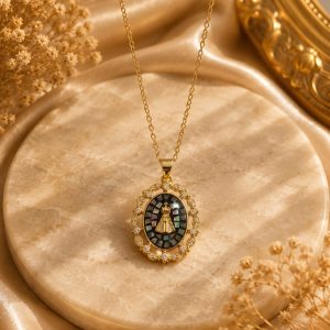 Collar Virgen de la Caridad del Cobre nacar
