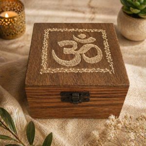 caja de madera Om