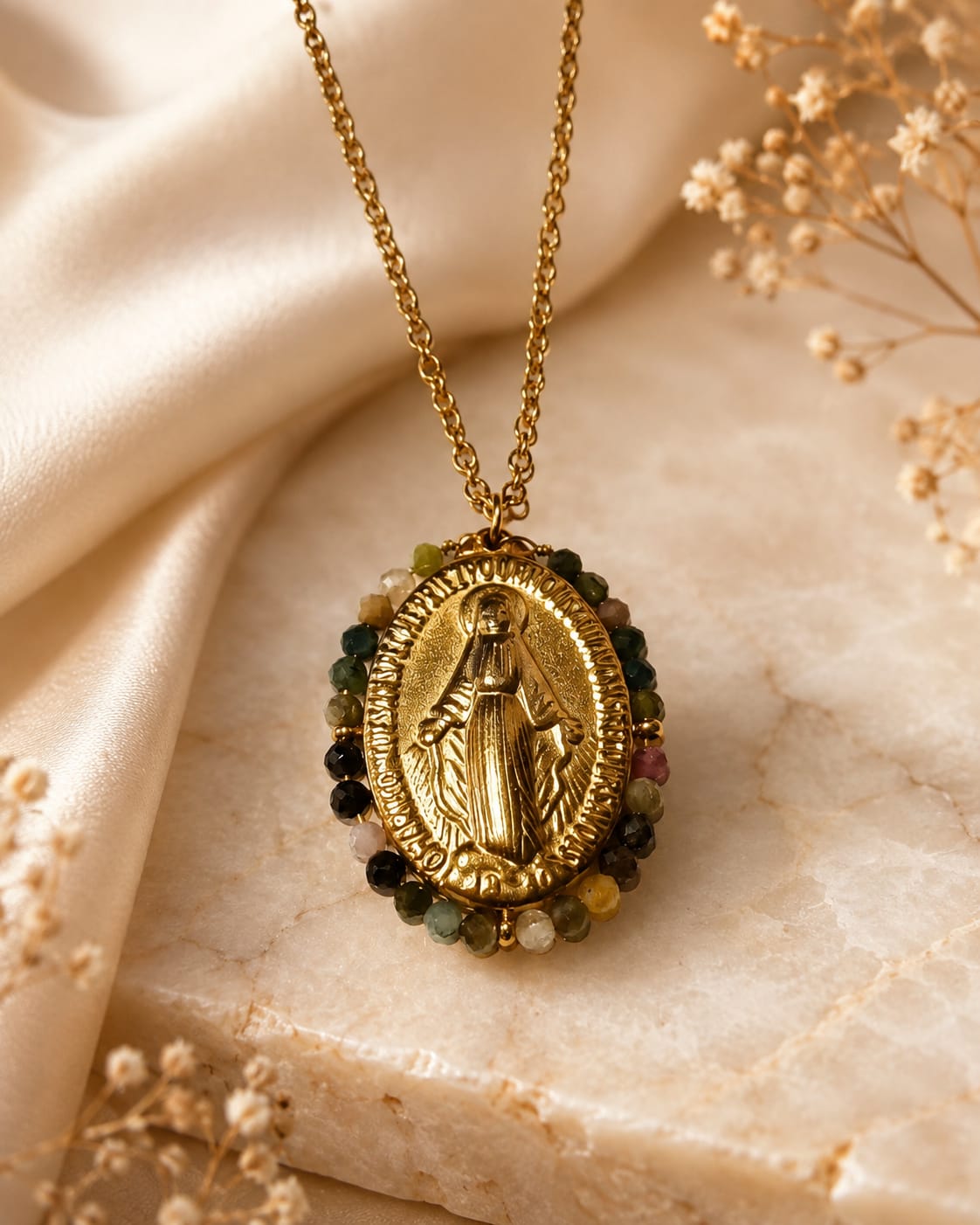 Medalla Virgen Milagrosa con piedras facetadas