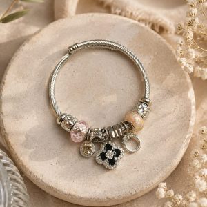 pulsera trébol negro