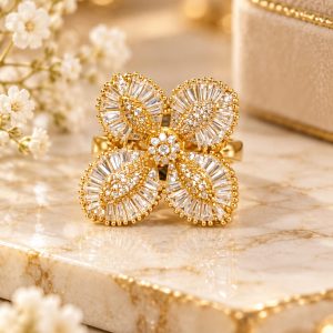 Anillo Flor ajustable con circonita y baño de rodio