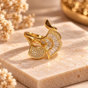 Anillo Floral con Baño de Rodio y Circonitas adaptable dorado