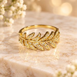 Anillo Hoja Dorado con Circonitas y baño de rodio N.18