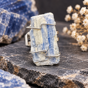 Anillo cianita azul acero ajustable