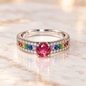 Anillo plateado con circonitas multicolor y piedra central fucsia N.15