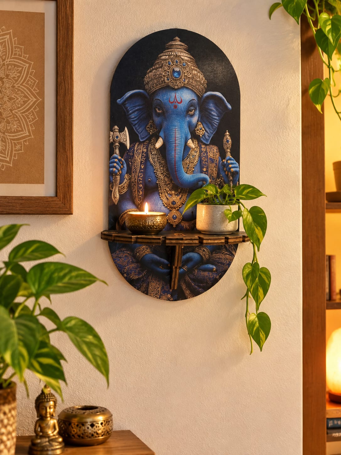 Altar de Pared con Ganesh azul y estanteria