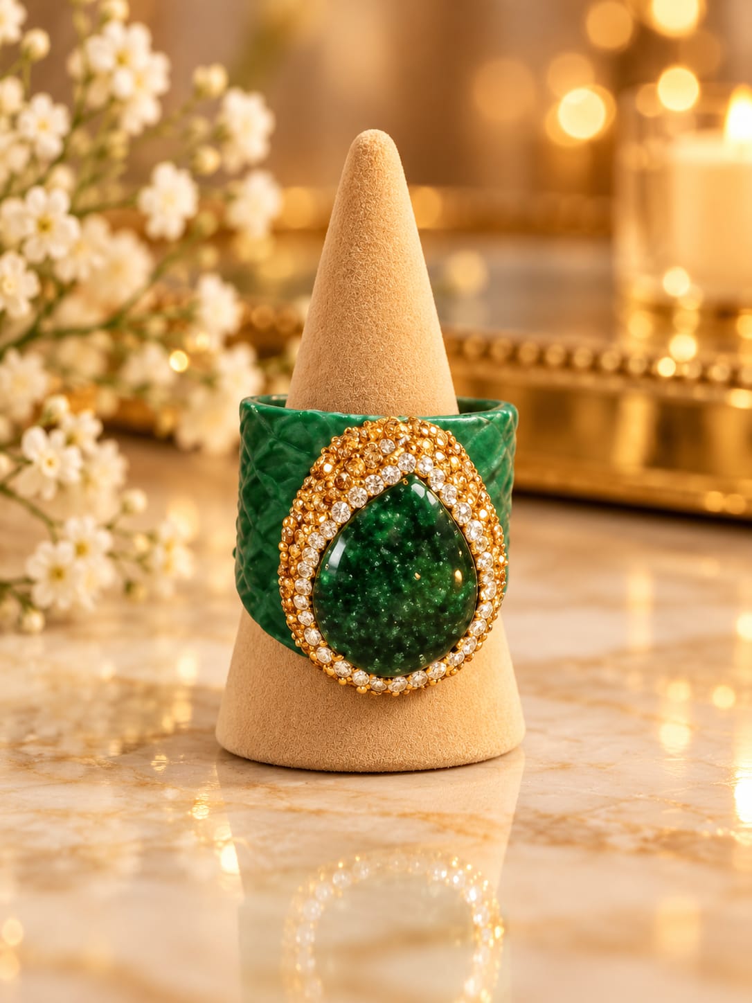 anillo de drusa cuarzo teñida verde adaptable
